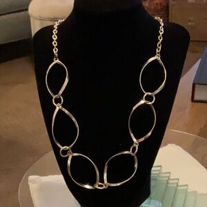 Simple, delicate circular necklace EUC